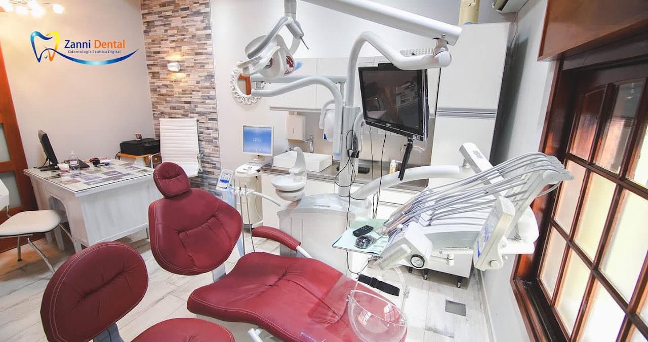 Gabinete Odontológico de Zanni Dental con equipamiento de avanzada y ventanales luminosos